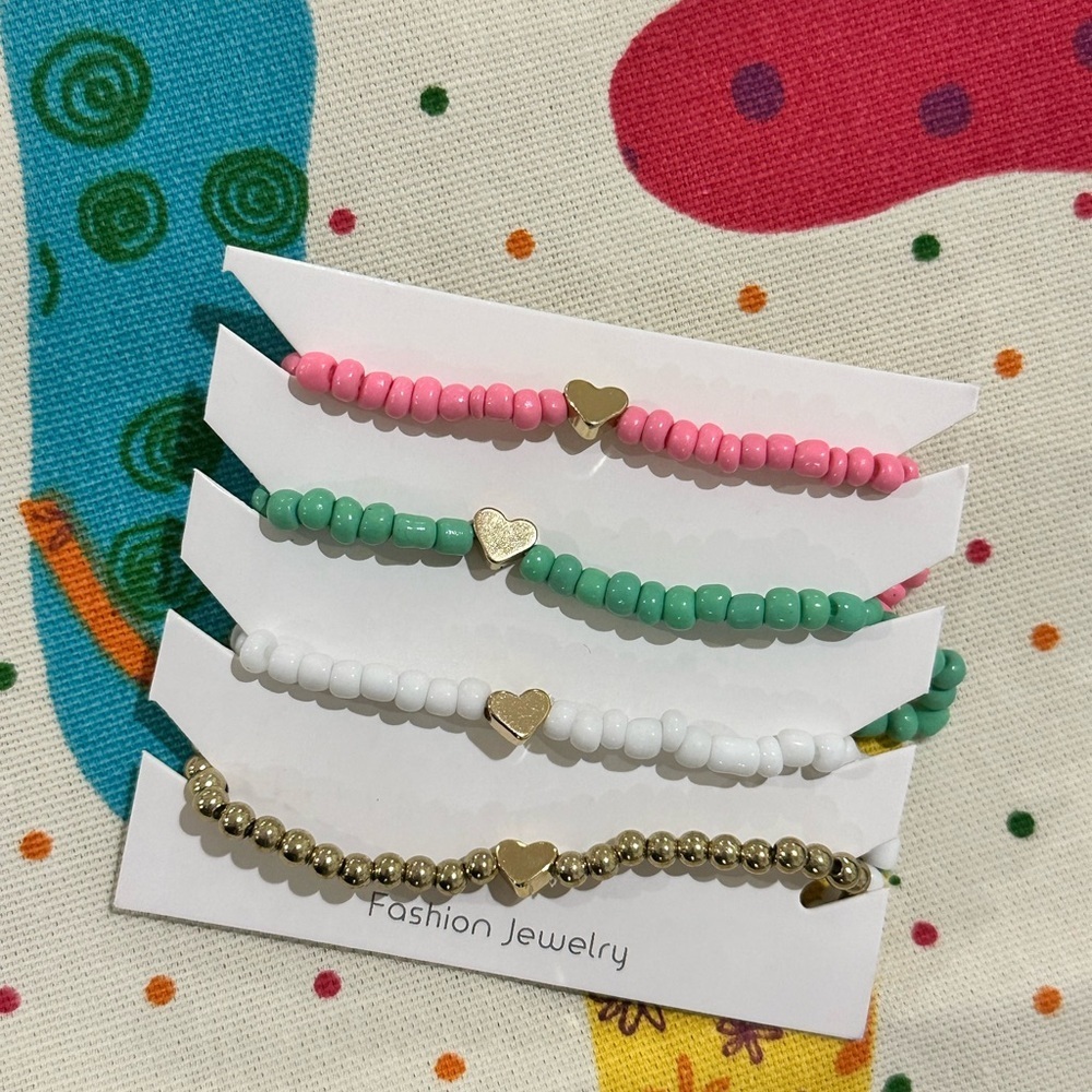 New Heart Charm Beaded Bracelet Set.